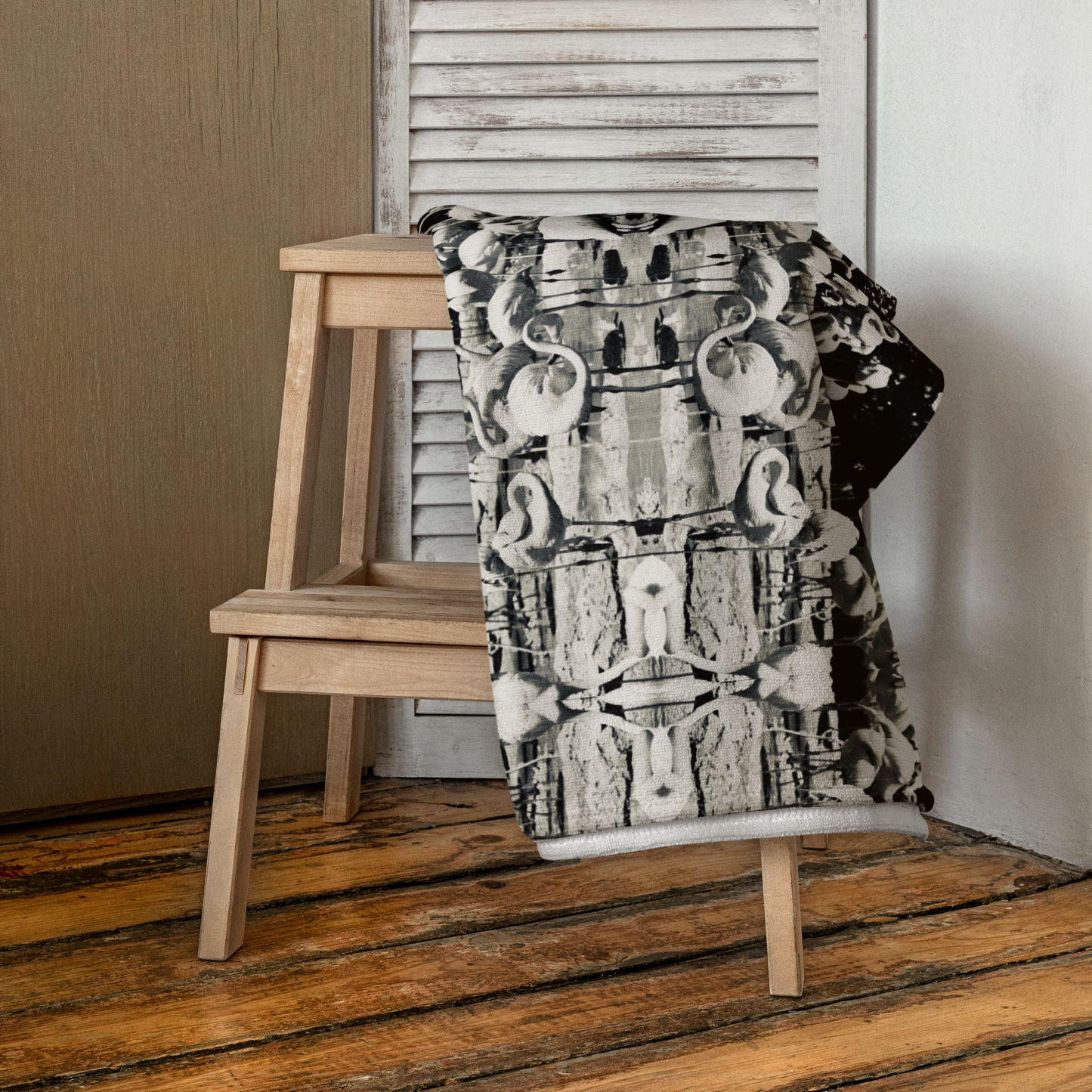 B&W Flamingo Beach Towel